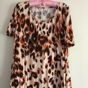 Lularoe cheetah/ leopard Perfect T size L.